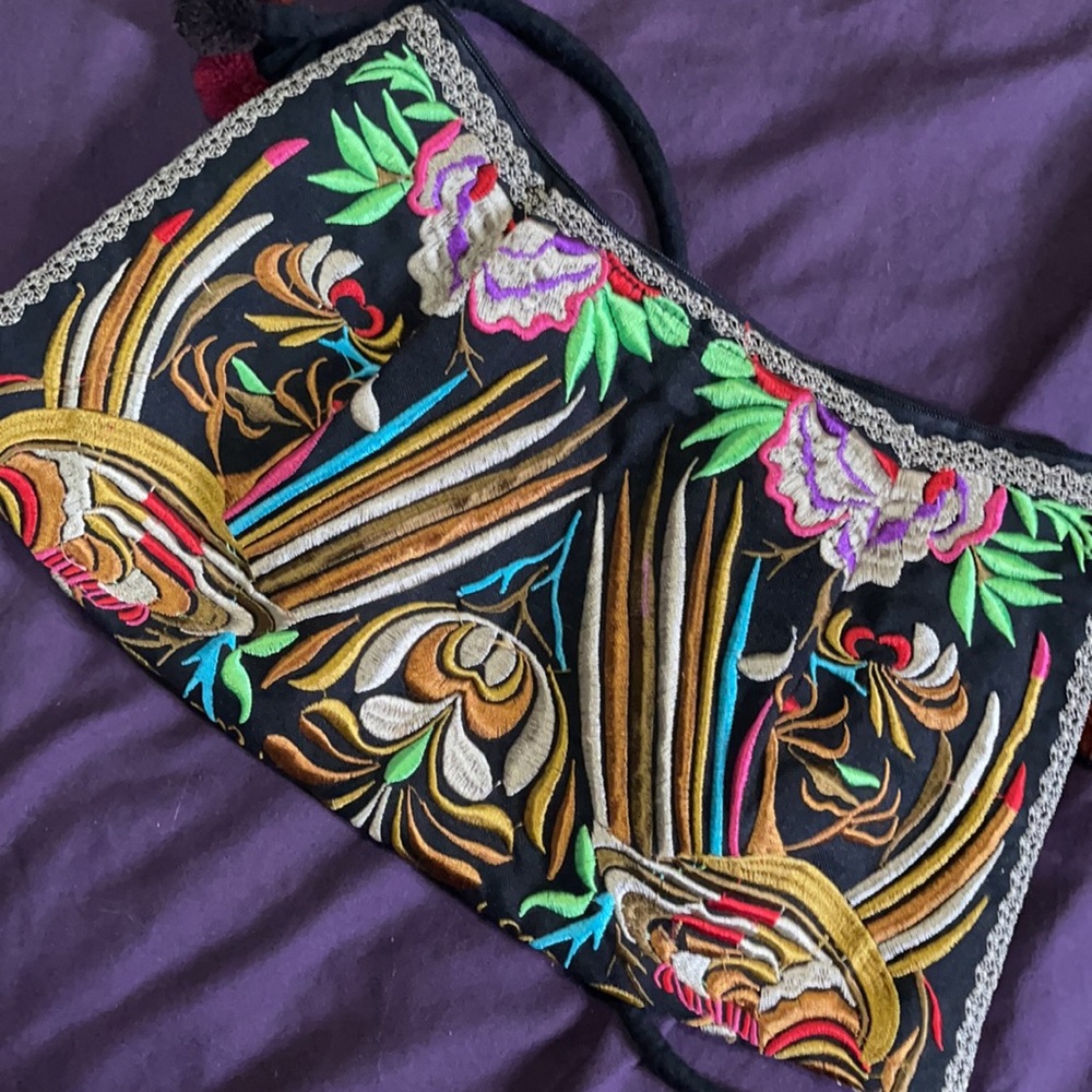 Small Embroidered Purse - Picture 3 of 5